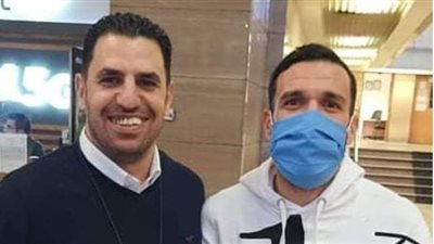 علي معلول يصل مطار القاهرة ويخوض مرانه مع الاهلي .. الليلة