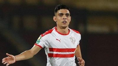 أشرف بن شرقي يصل إلى القاهرة للانتظام في تدريبات الزمالك