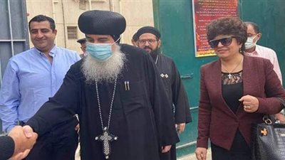 أسقف بني سويف يدلي بصوته في جولة إعادة انتخابات النواب