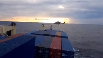 لحظة مداهمة فرقاطة وهليكوبتر ألمانية لسفينة تركية متجهة لليبيا| فيديو