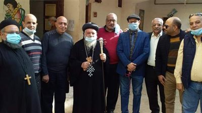 الأنبا ديمتريوس يدلى بصوته  فى جولة الاعادة  بانتخابات مجلس النواب بالمنيا | صور