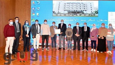 رئيس جامعة المنصورة يكرم الأطقم الطبية  بمستشفى الباطنة التخصصي