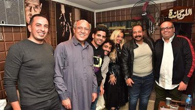 محمد ثروت وزوجته في عرض مسرحية 