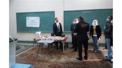 جولة لمحافظ المنيا للاطمئنان على سير العملية الانتخابية  قبل غلق اللجان