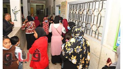 طوابير أمام لجان انتخابات النواب بقنا قبل انتهاء اليوم الأول لجولة الإعادة | صور