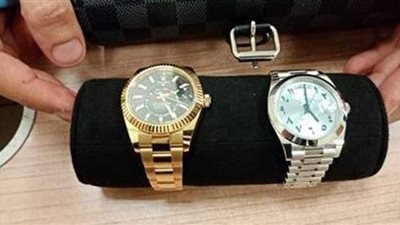 إحباط محاولة تهريب ساعتين مرصعتين بـ