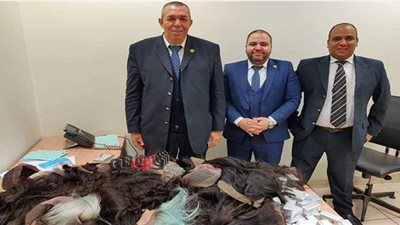 إحباط تهريب ٧٨ باروكة شعر بحوزة راكب قادم من دبي بمطار القاهرة | صور