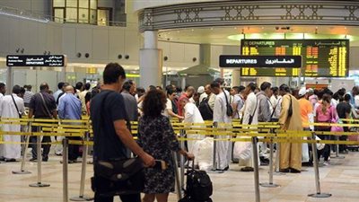 مصادر كويتية: إسقاط إقامة 180 ألف وافد وإبعاد 50 ألفًا آخرين.. و3 مراحل لعودة العالقين