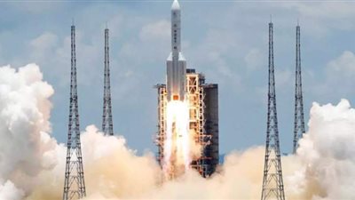 لمعرفة تاريخه.. الصين تطلق مسبارًا لجمع عينات من القمر وإعادتها | فيديو