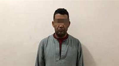 أول صورة لمشعل النيران بسيارتي الإسعاف في نقطة الكيلو 45 بطريق قفط - القصير