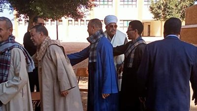 توافد أهالي القرى على انتخابات النواب بسوهاج ا فيديو