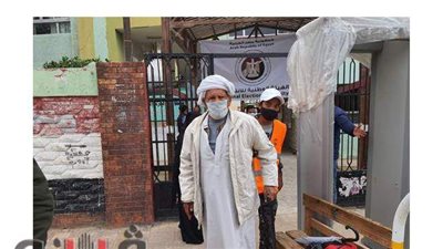 السيدات وكبار السن يتصدرون مشهد آخر أيام جولة الإعادة بانتخابات النواب.. طوابير أمام لجان قنا.. ومسن بمطروح: 