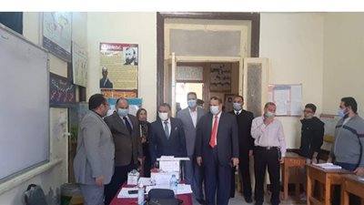 رئيس لجنة المتابعة يتفقد اللجان الانتخابية باسيوط (صور)