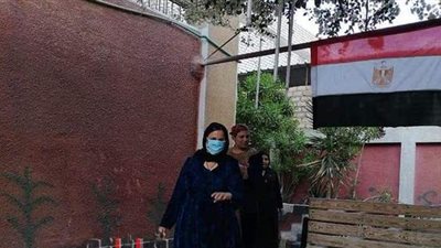 السيدات وكبار السن يتصدرون المشهد ثاني أيام الانتخابات بالمنيا | صور