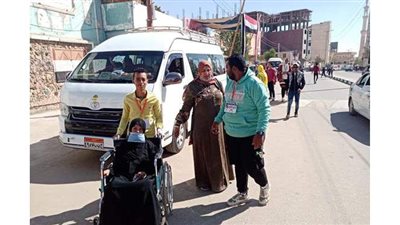 أقارب المرشحين يحشدون الناخبين اأام لجان الوادى الجديد | صور