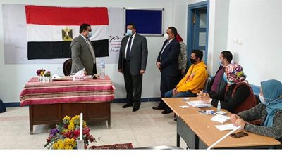محافظ البحيرة يتفقد عددا من اللجان الانتخابية بدمنهور