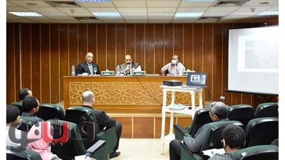 محافظ أسوان: إنهاء 47٪ من الطريق الدائري الشرقي لتحويل حركة النقل الثقيل