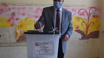 رئيس جامعة سوهاج يدلي بصوته في انتخابات الإعادة بمجلس النواب ا صور