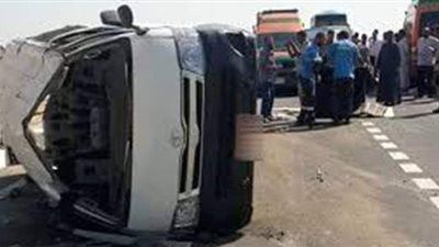 إصابة 7 أشخاص في انقلاب سيارة ميكروباص بقنا