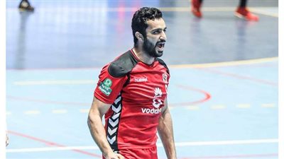 إسلام حسن يقود يد الأهلي من جديد بعد شفائه من كورونا