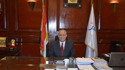 رئيس جامعة الأقصر يجتمع بوكلاء الكليات لشئون التعليم والطلاب