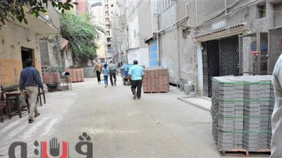 لعدم مطابقة المواصفات.. إعادة رصف شارع بالغربية على نفقة المقاول | صور