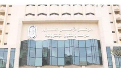 ما حكم المرور أمام المصلي؟.. مركز الأزهر للفتوى يجيب