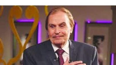 عزت العلايلي:  استكفيت فن وطول عمري لم أطلب عملا من مخرج أو منتج.. ورحيل زوجتى كسرنى | حوار