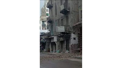 انهيار أجزاء من عقار بسبب سوء الأحوال الجوية في الإسكندرية | صور