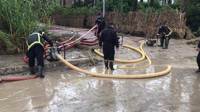 بدء التعامل مع مياه الأمطار بمدن ومراكز البحيرة | صور