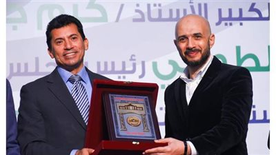 جامعة مصر للعلوم والتكنولوجيا تحتفي بوزير الشباب والرياضة