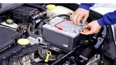 الأمطار تسبب عطلا فى بطاريات السيارات .. تعرف على طرق حمايتها