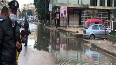 رجال الشرطة يسطرون ملحمة فى مواجهة الطقس السئ | صور