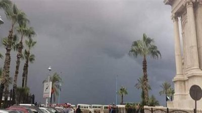 سحب وغيوم سوداء وأمطار متواصلة على الإسكندرية |صور