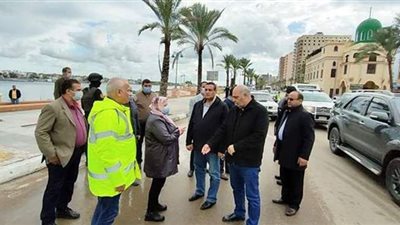 محافظ البحيرة يتفقد عمليات رفع مياه الأمطار برشيد