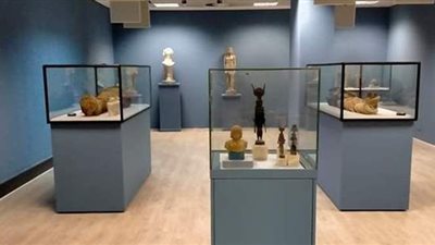 قبل افتتاحه.. 4 صور ترصد القطع الأثرية بمتحف مطار القاهرة