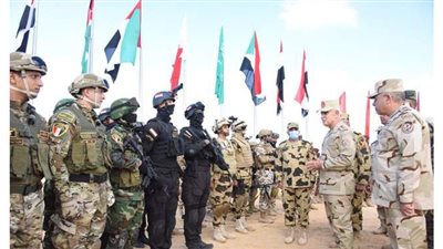 رؤساء أركان القوات المسلحة للدول العربية يشهدون التدريب المشترك 