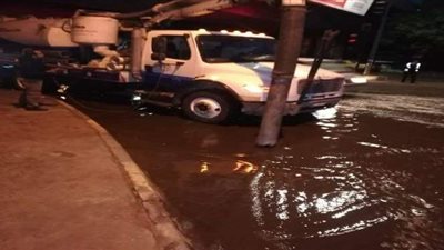 مياه القليوبية تدفع بمعدات لرفع  مياه الأمطار في المناطق الحيوية