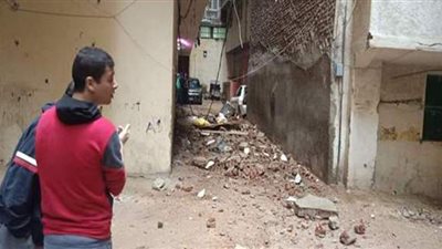 سقوط سور عقار بالمنتزه ثان في الإسكندرية