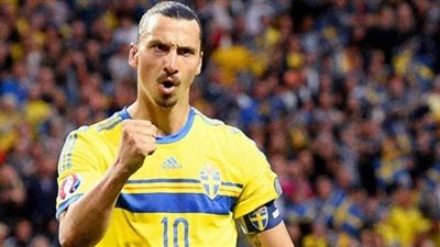 إبراهيموفيتش يحصل على الكرة الذهبية للمرة 12 في السويد