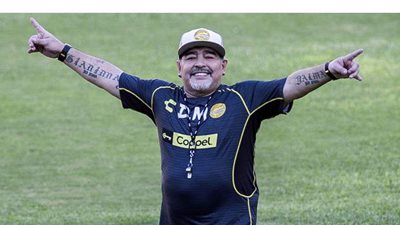 كشف سبب وفاة مارادونا بعد تشريح جثته