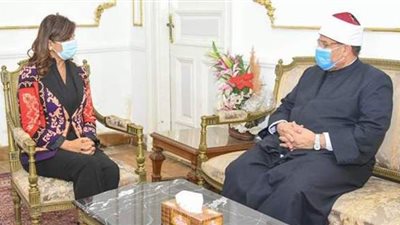 نبيلة مكرم تشيد بدور 