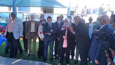 وزيرة التضامن تتفقد قافلة الهلال الأحمر بالوادى الجديد | صور