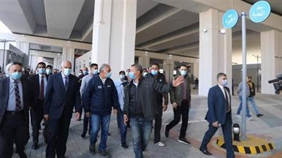 محافظ الجيزة يفتتح موقف سيارات السرفيس أسفل محور روض الفرج بالوراق