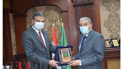 محافظ المنيا يبحث مع والبنك الزراعي تمويل المشروعات الصغيرة بالقري