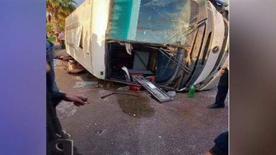 إصابة ٢٤ عامل في حادث تصادم بطريق برج العرب