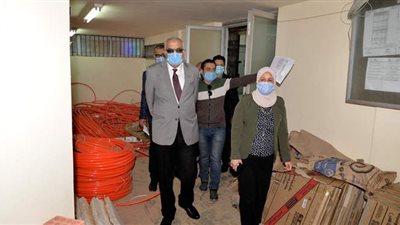 رئيس جامعة المنصورة يتفقد عمليات تطوير وتجهيز مراكز الاختبارات الالكترونية