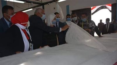 وزيرة التضامن الاجتماعي تدعم مصنع ملابس الوادى الجديد بخطوط إنتاج