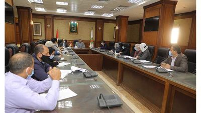 محافظ سوهاج يترأس اجتماع لجنتي مراجعة تراخيص البناء والاشتراطات البنائية