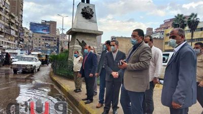 محافظ الغربية ونائبه يتفقدان شوارع طنطا لمتابعة رفع مياه الأمطار